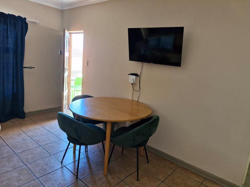 To Let 2 Bedroom Property for Rent in Heiderand Western Cape